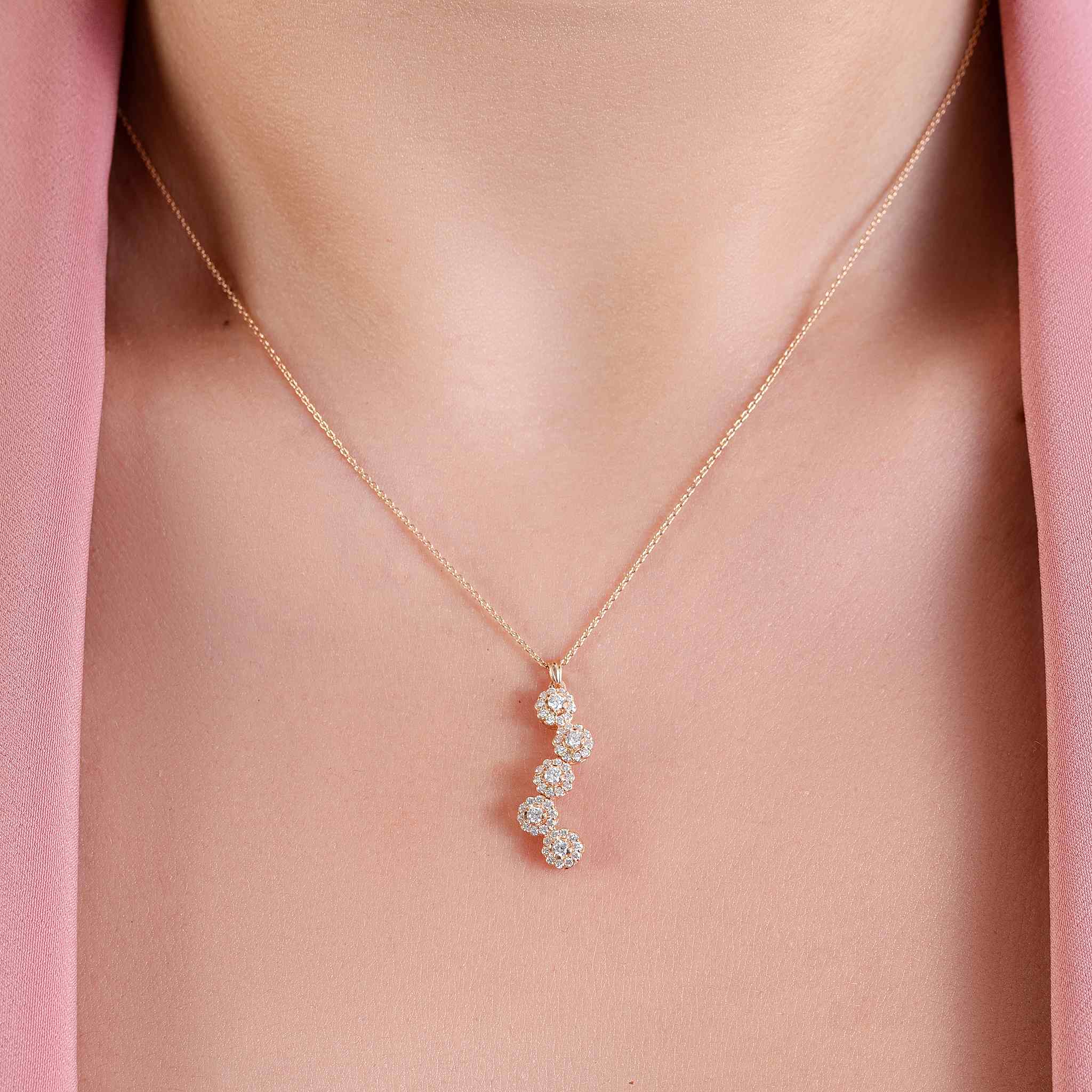 سلسة ذهب عيار 18 قيراط مع الماظ لون أصفر على شكر ورد