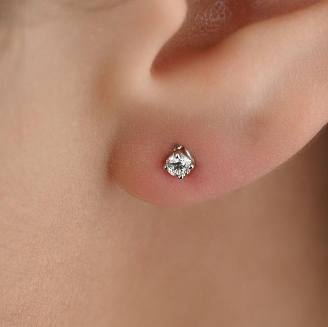 Special Diamond Stud in 18K White Gold S-H041ES