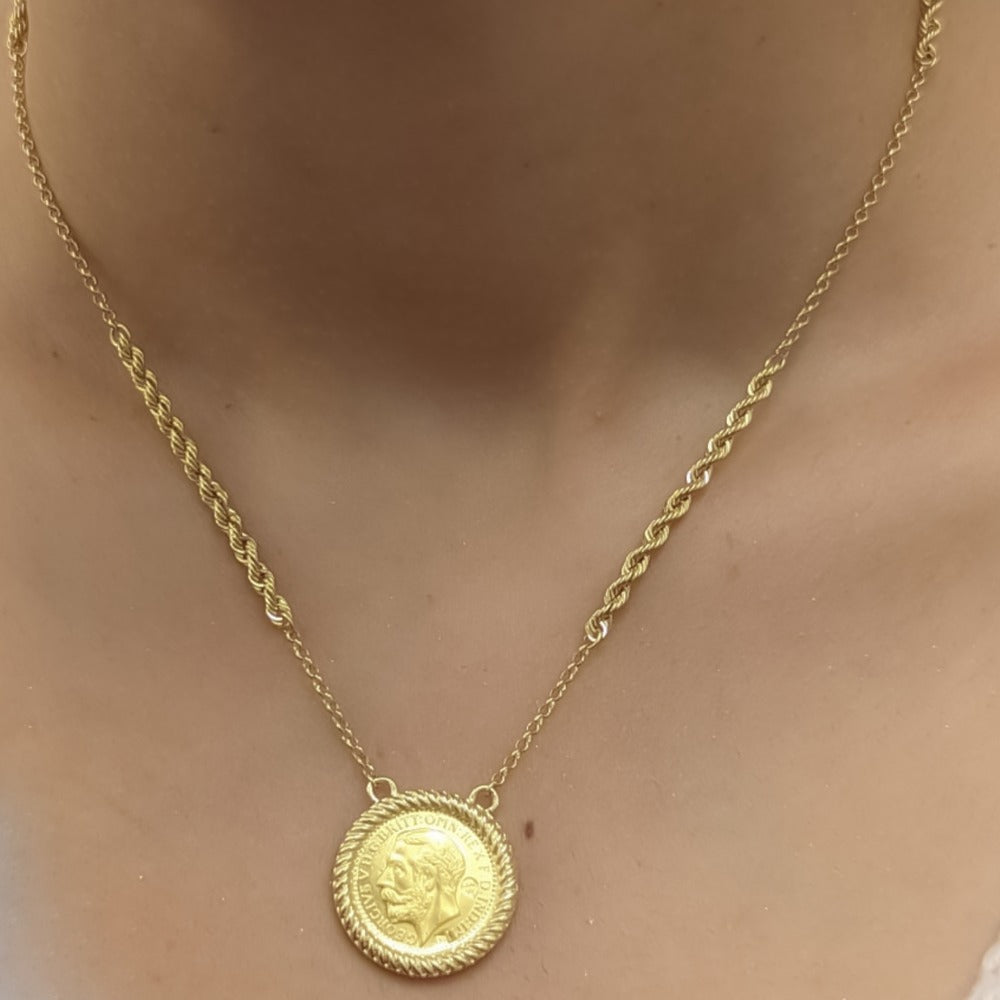 A Gold Pound Gold Frame Necklace in Yellow 18K Gold - S-P441G