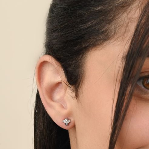 Half flower diamond stud in 18k white gold - B-LINK664E