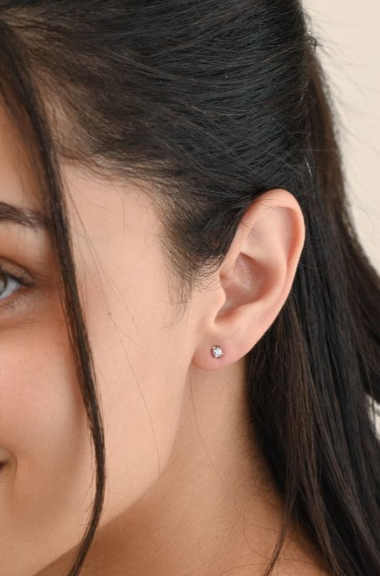 Special Diamond Stud in 18K White Gold - S-H040ES