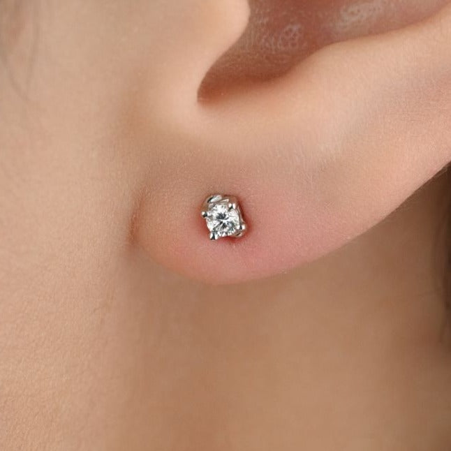 Special Diamond Stud in 18K White Gold - S-H040ES