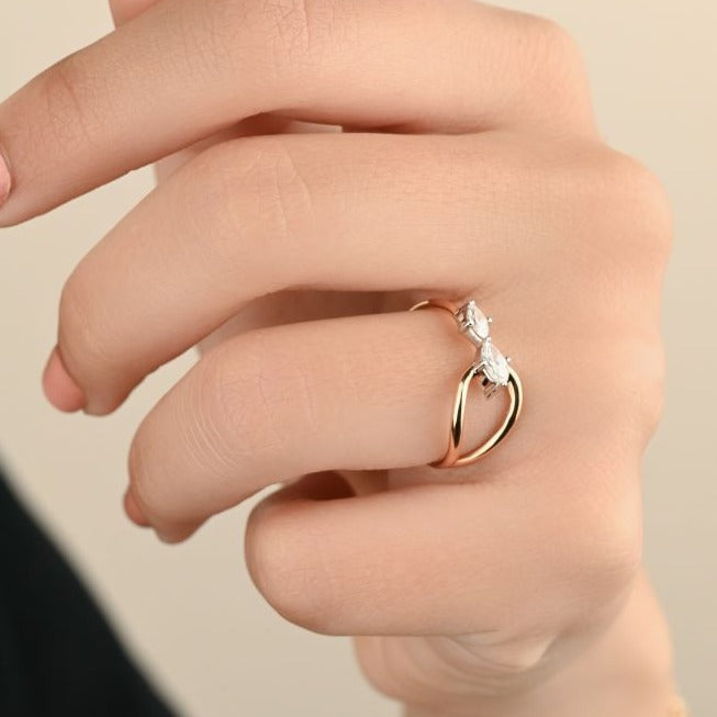 Elegant ring featuring two Marquise - cut diamonds - S-R318XD