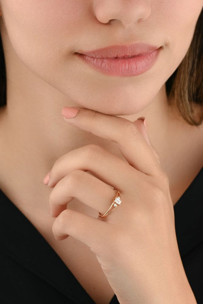 Elegant ring with dual bands and a central square stone - S-R339X