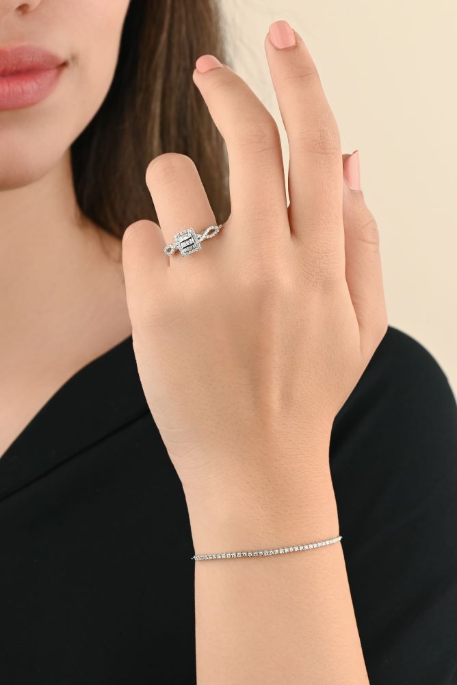 Glamorous Square centerpiece diamond solitaire - S-RF026S