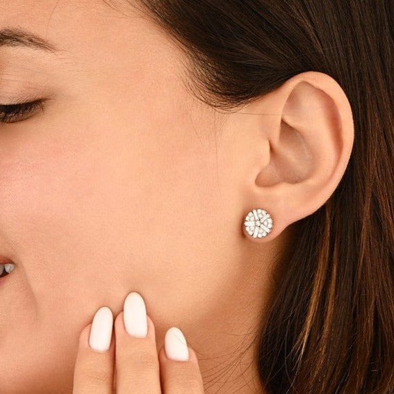 حلق ذهب عيار 18 قيراط الماظ / متوفره بالون أبيض