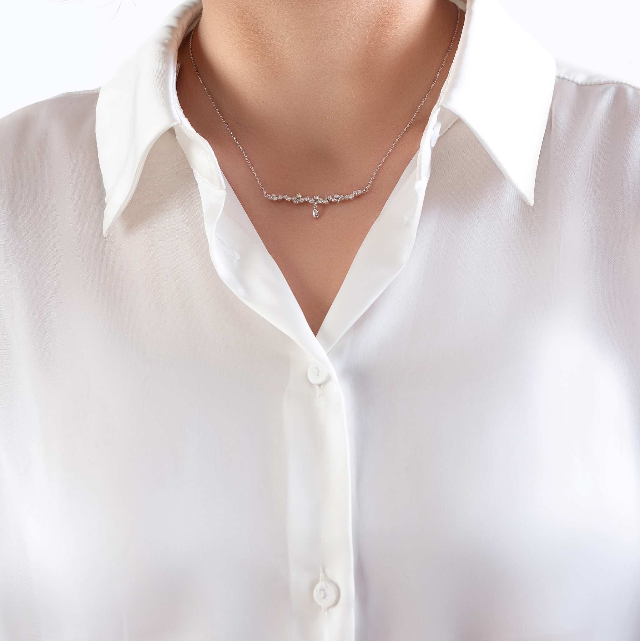 سلسلة من الألماس المبهر بأوراق الشجر والزهور من الذهب الأبيض عيار 18 قيراطًا - NB2715