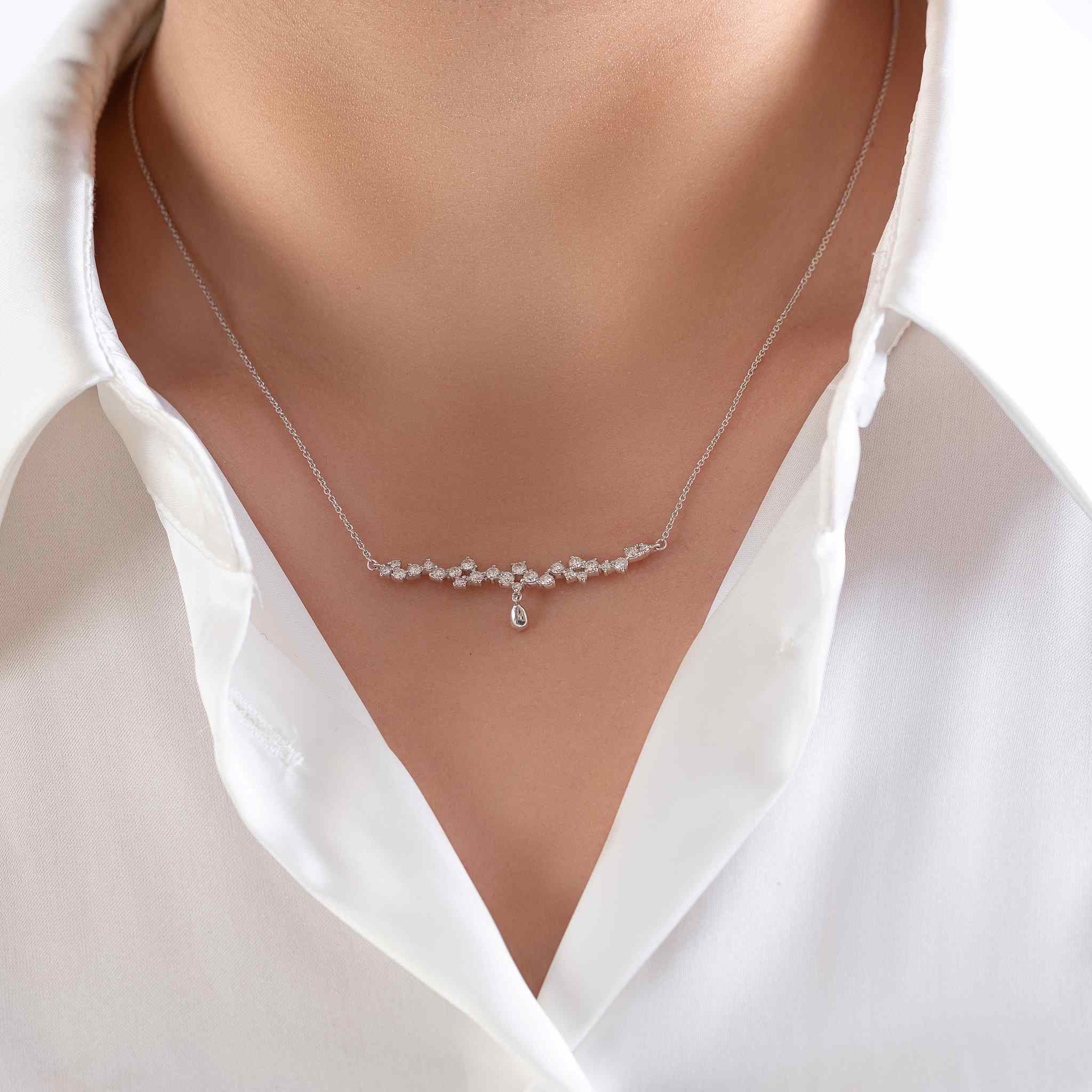 سلسلة من الألماس المبهر بأوراق الشجر والزهور من الذهب الأبيض عيار 18 قيراطًا - NB2715