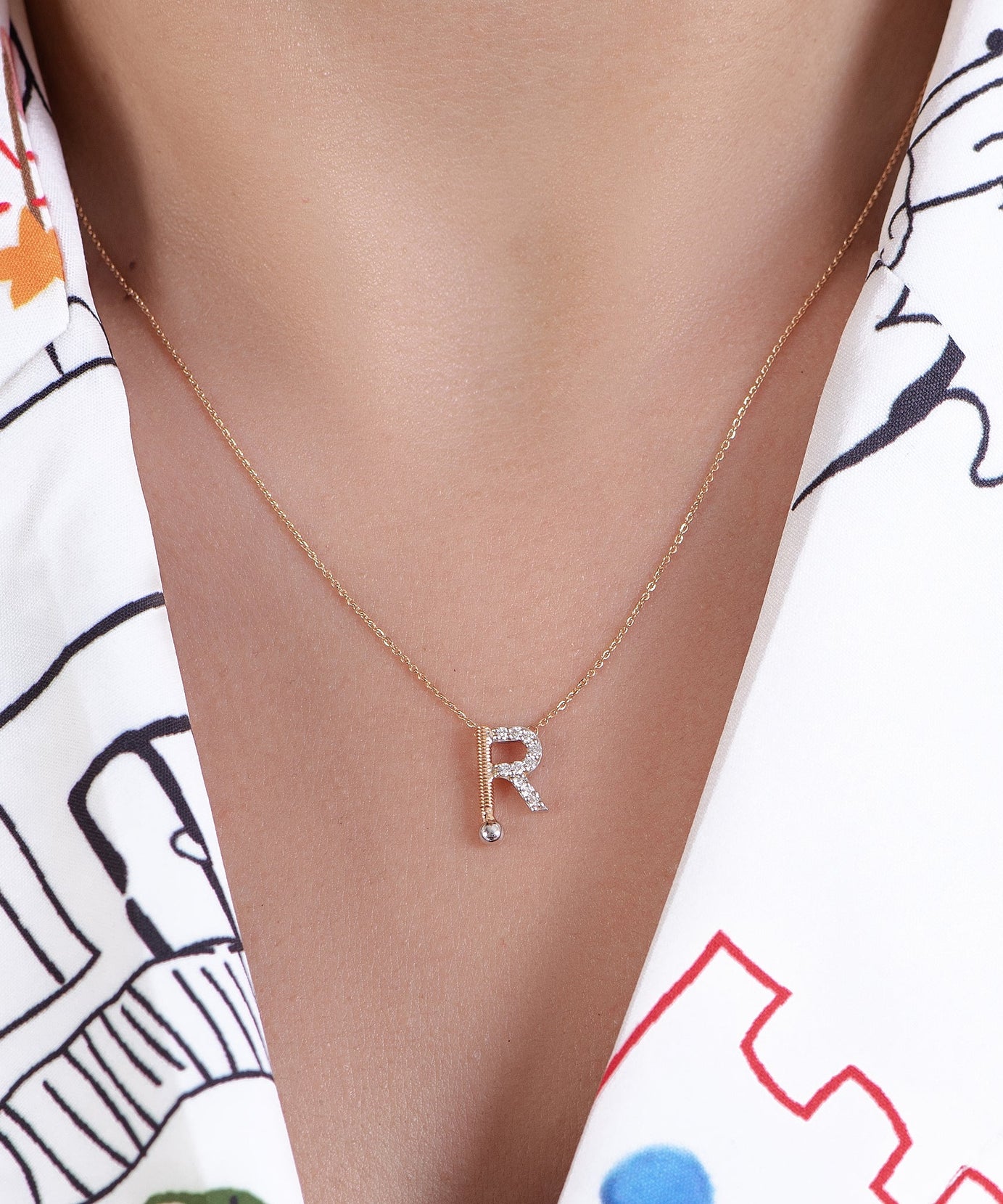 Letter R outstanding Diamond necklace in Yellow 18K Gold - S-P60