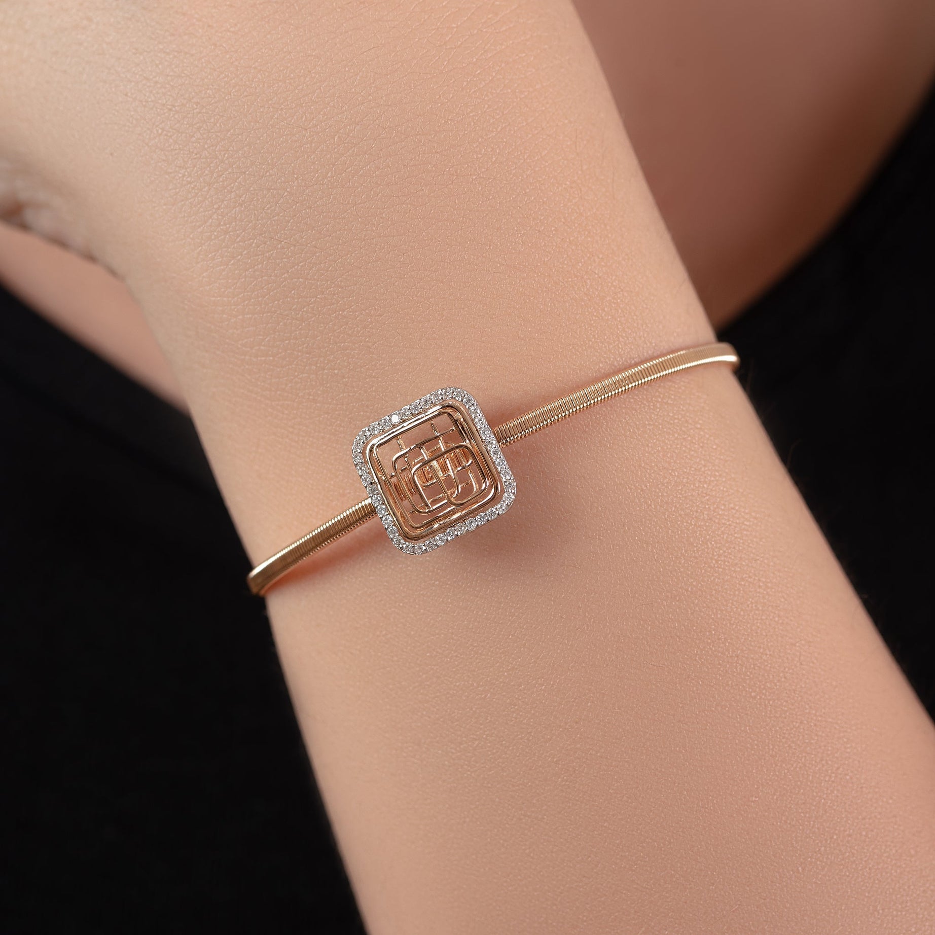 Perfect Tirette Diamond dazzling Bangle in Yellow 18K Gold - S-X25B