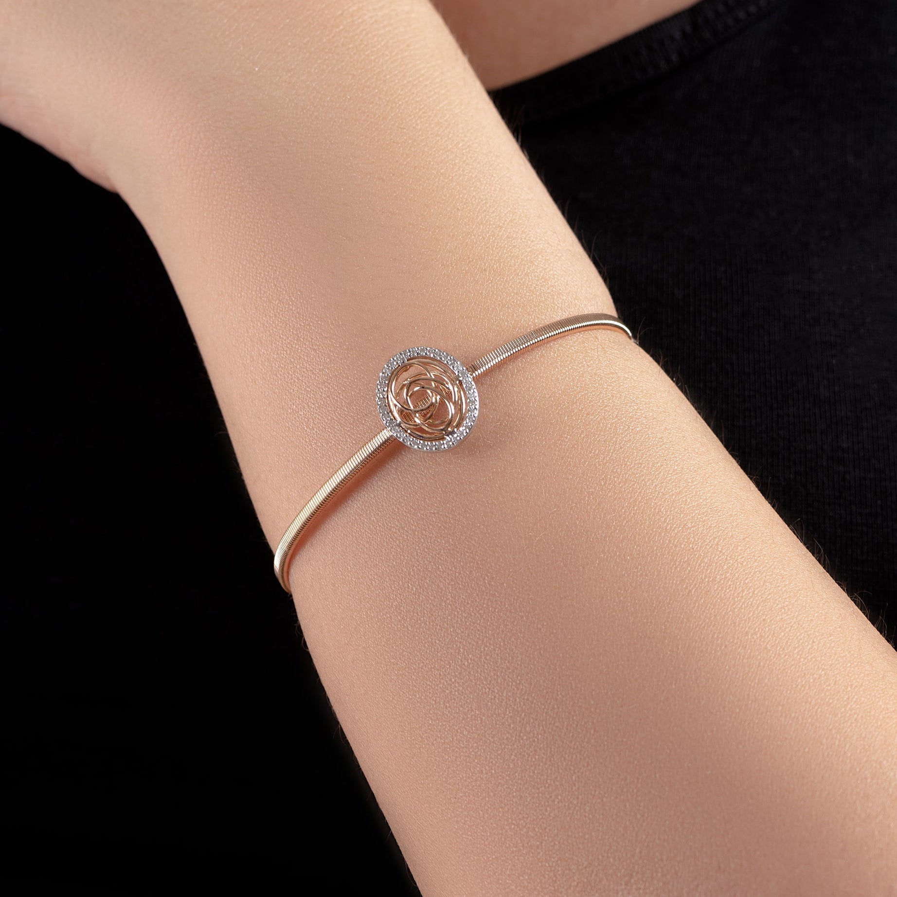 Tirette Dazzling Circle Diamond Bangle in 18K Yellow Gold - S-X28B