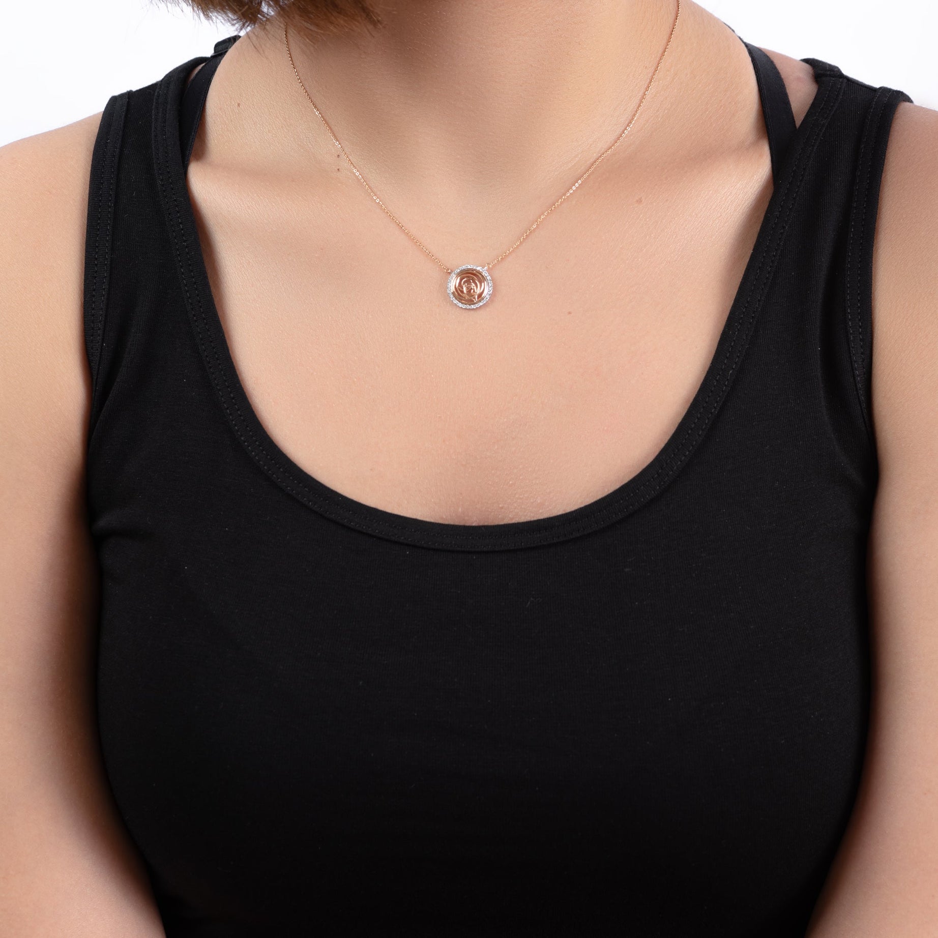 Circular Shapped Tirette Shinny Diamond Necklace in Yellow 18 K Gold - SIR1012PD