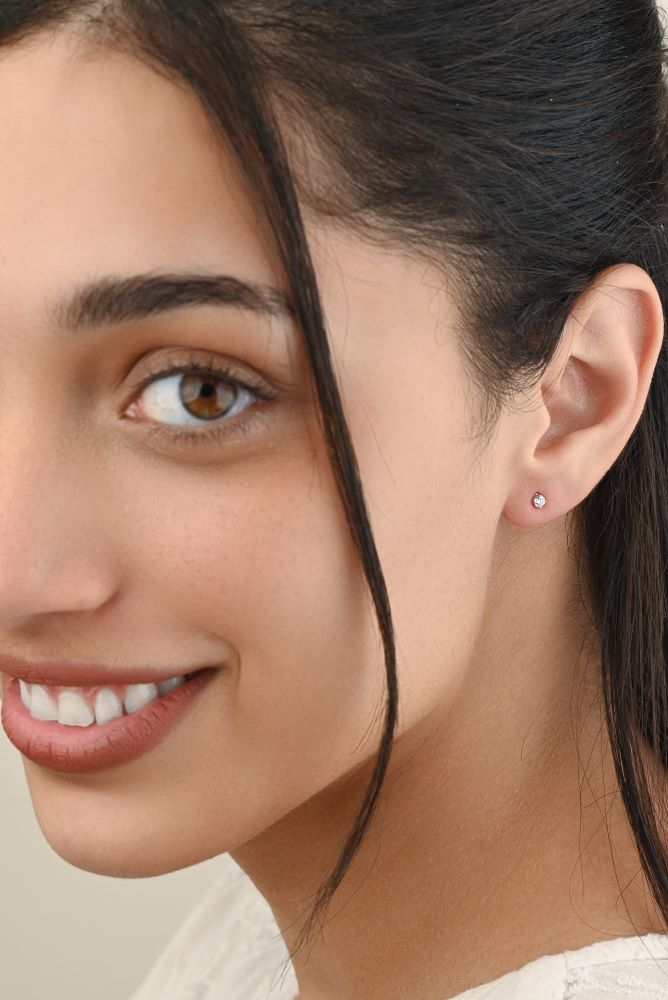 Special Diamond Stud in 18K White Gold S-H041ES