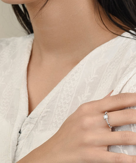Half diamonded ring with 20 round brilliant, 3 baguette and 2 pear diamonds in 18K White Gold - S-R222S