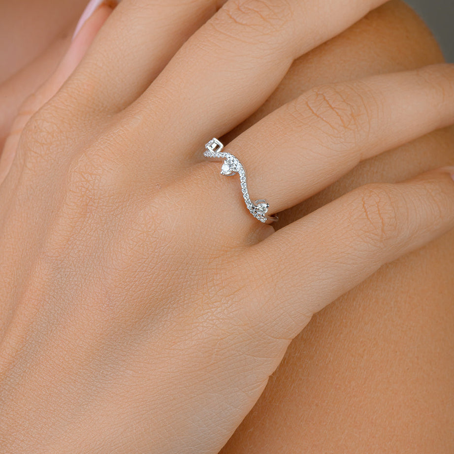 Wavy Diamond Ring in White gold - S-R330S