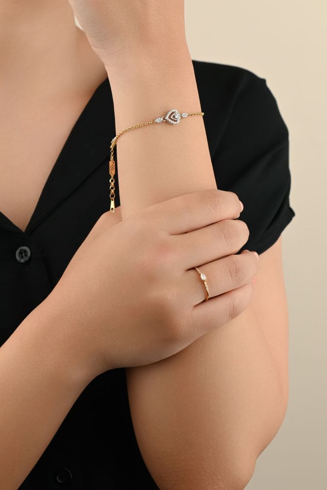 Precious Heart Shaped Diamond Bracelet in 18K Yellow Gold - S-X044B