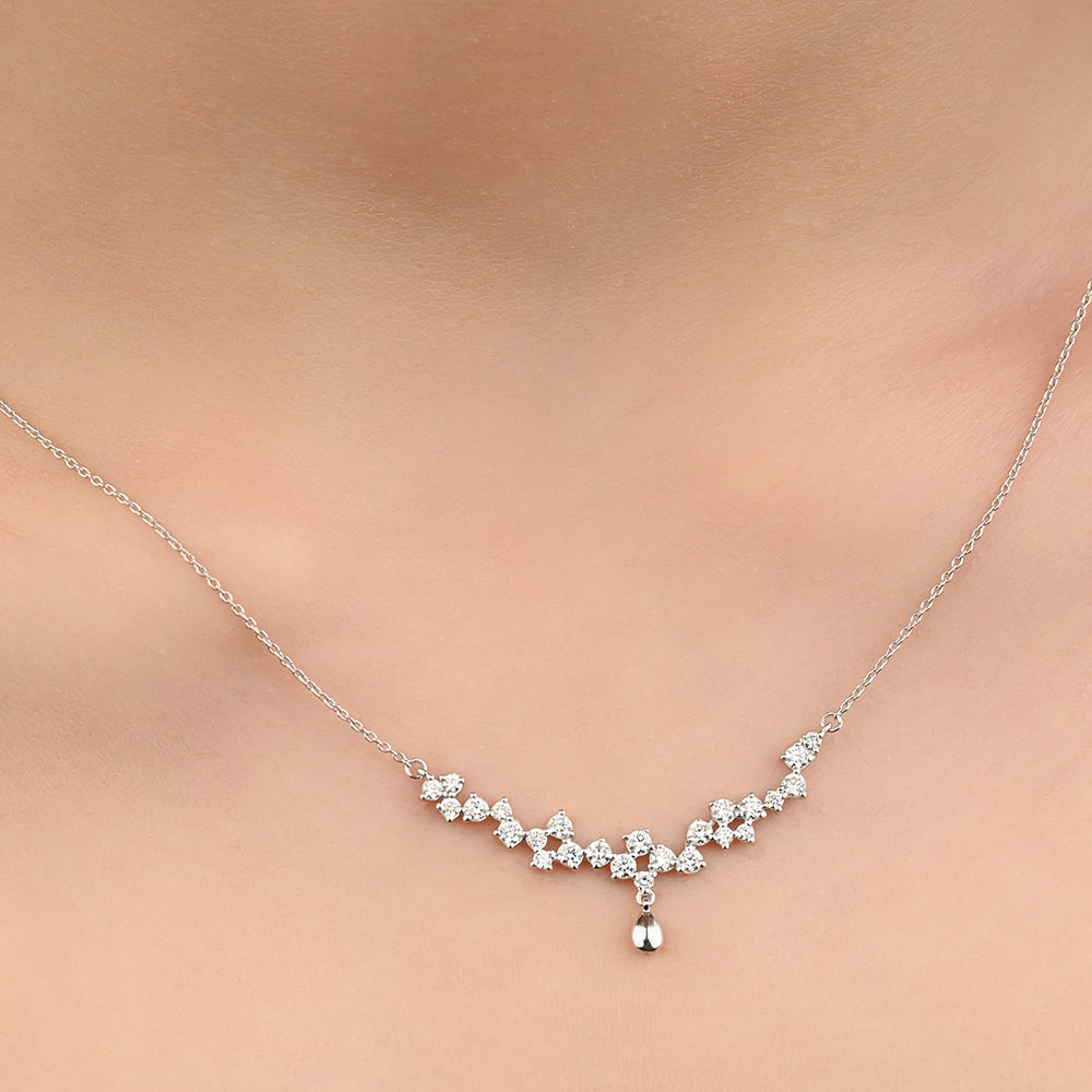 سلسلة من الألماس المبهر بأوراق الشجر والزهور من الذهب الأبيض عيار 18 قيراطًا - NB2715