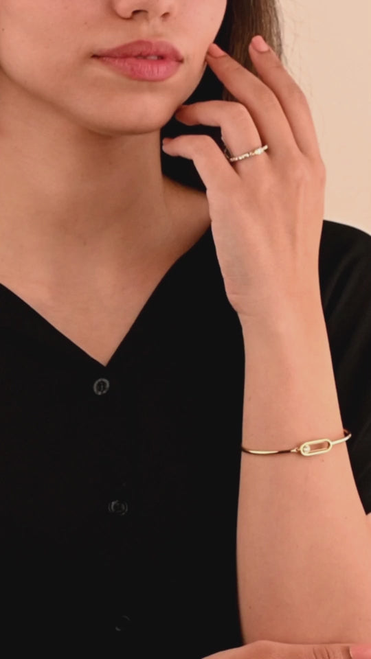 Shinny Rose gold bangle with a small round centerpiece - S-B302SB