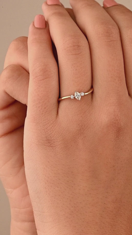 Chic ring adorned with center Marquise-cut diamond 18k Yellow gold - S-R338X