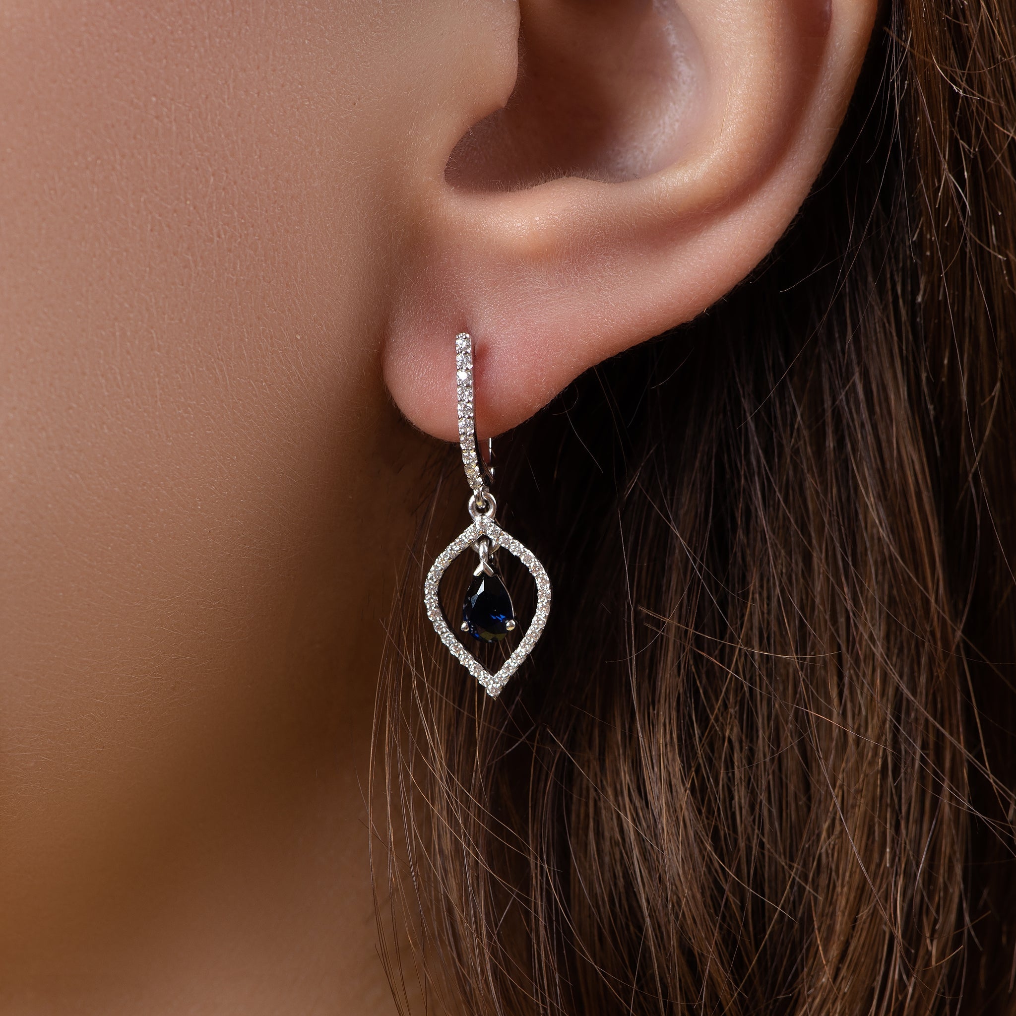 Classic diamond Earring with a centered sapphire stone in 18K  White gold / SIR1120