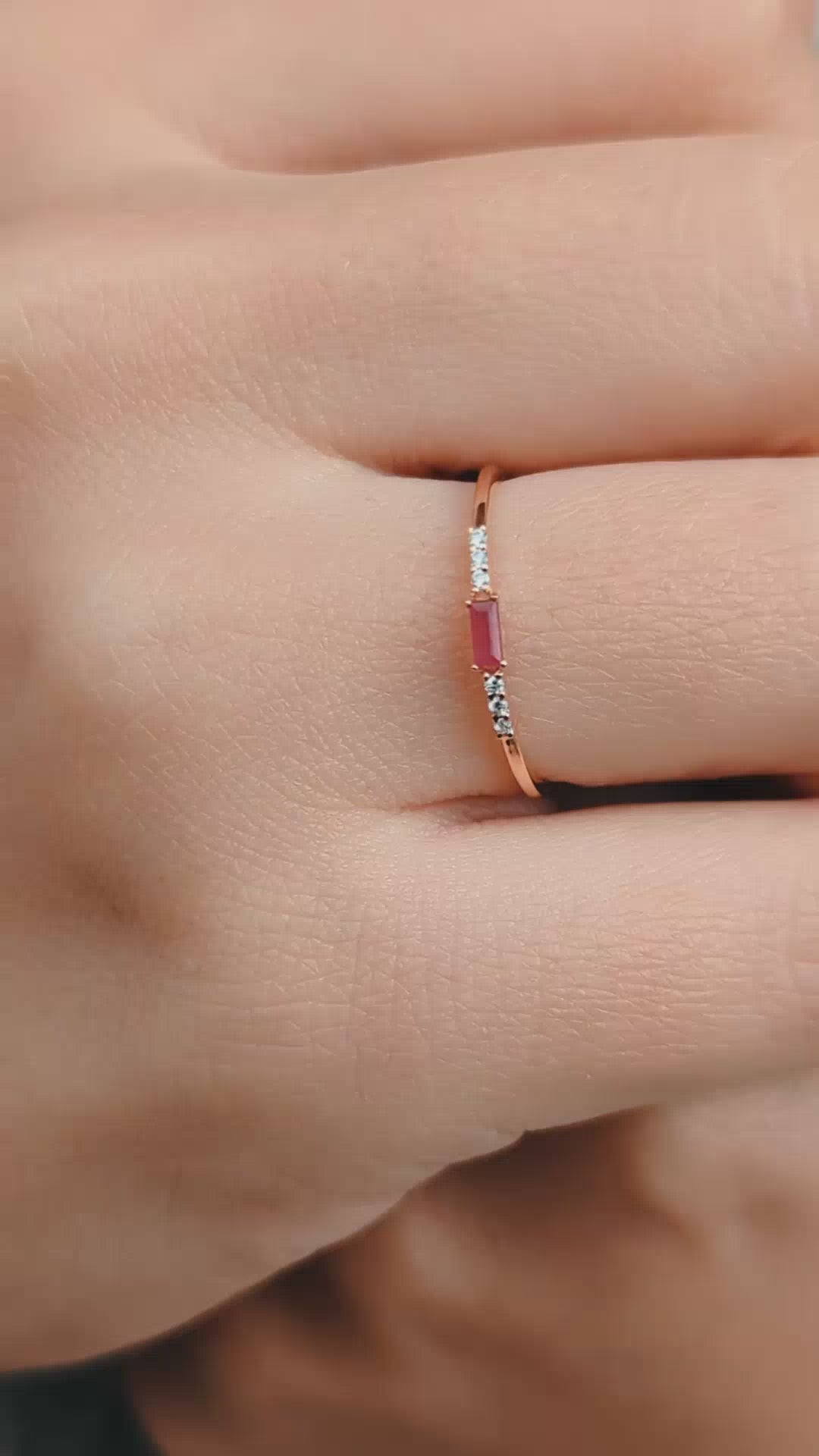 Speciaal offer Central Emerald stone with Diamond Ring in Rose 18 K Gold - S-R180SON