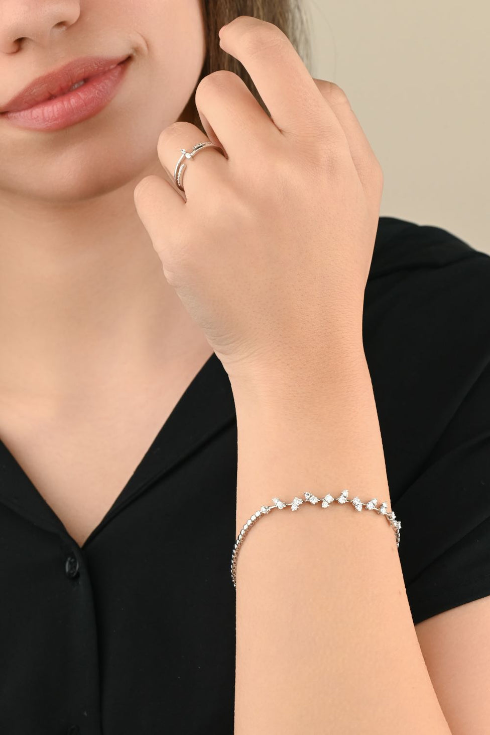 Bracelet with double small diamonds on each side, forming a unique shape - B-S-BG006B