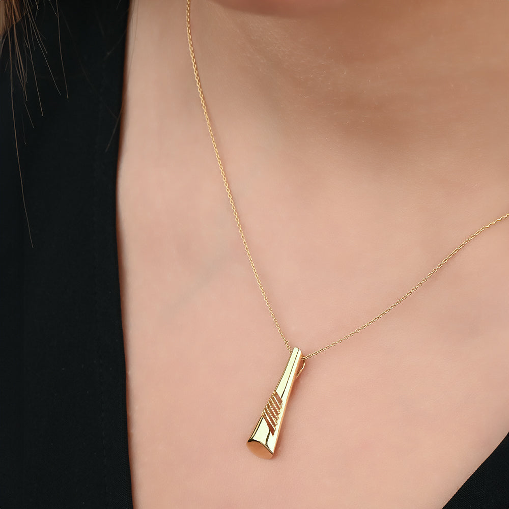 Simple Gold Pendant in 18K Yellow Gold - J-P095G