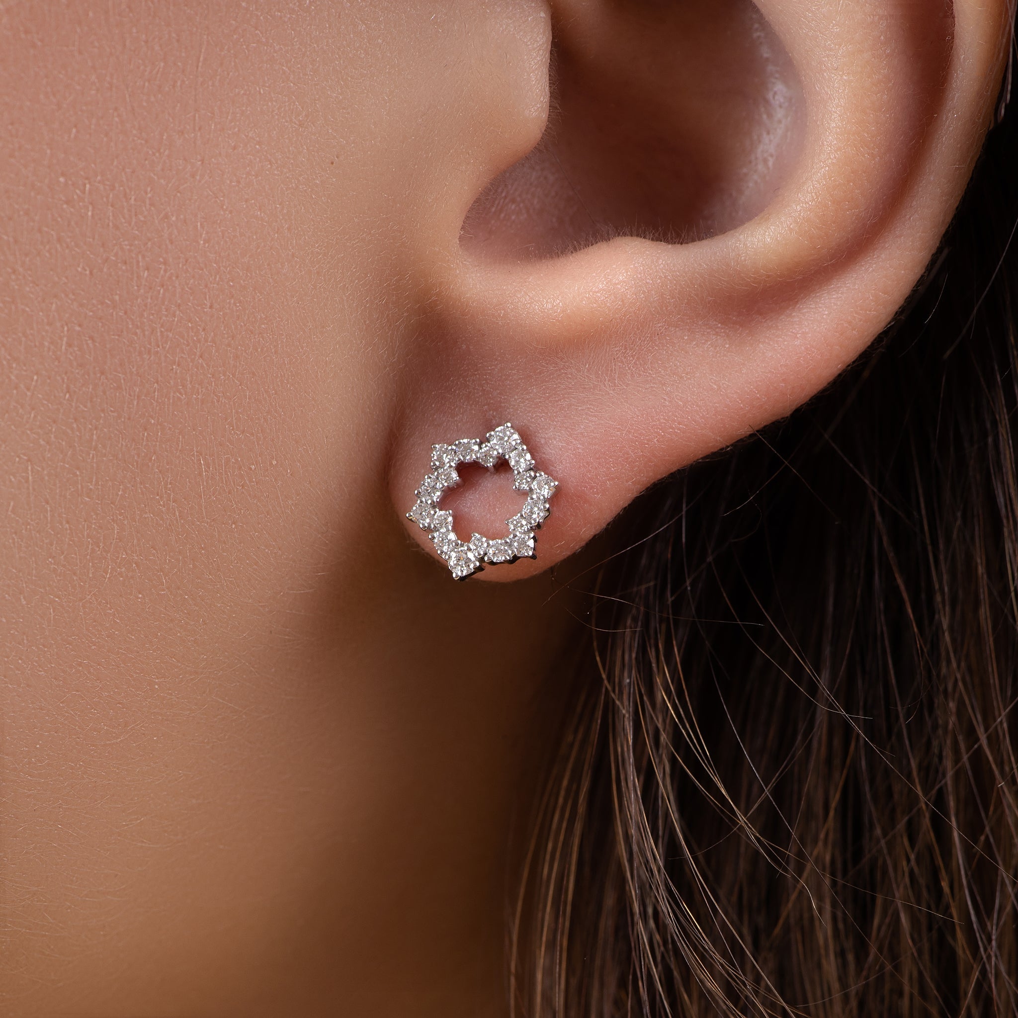 Shinny Irregular Diamond Flower Earring in White 18 K Gold - SIR1543