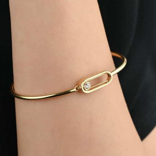 Shinny gold bangle with a small round centerpiece - S-B302SB