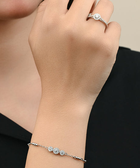 A Beautiful Diamond Bracelet in 18k White gold - S-B303S