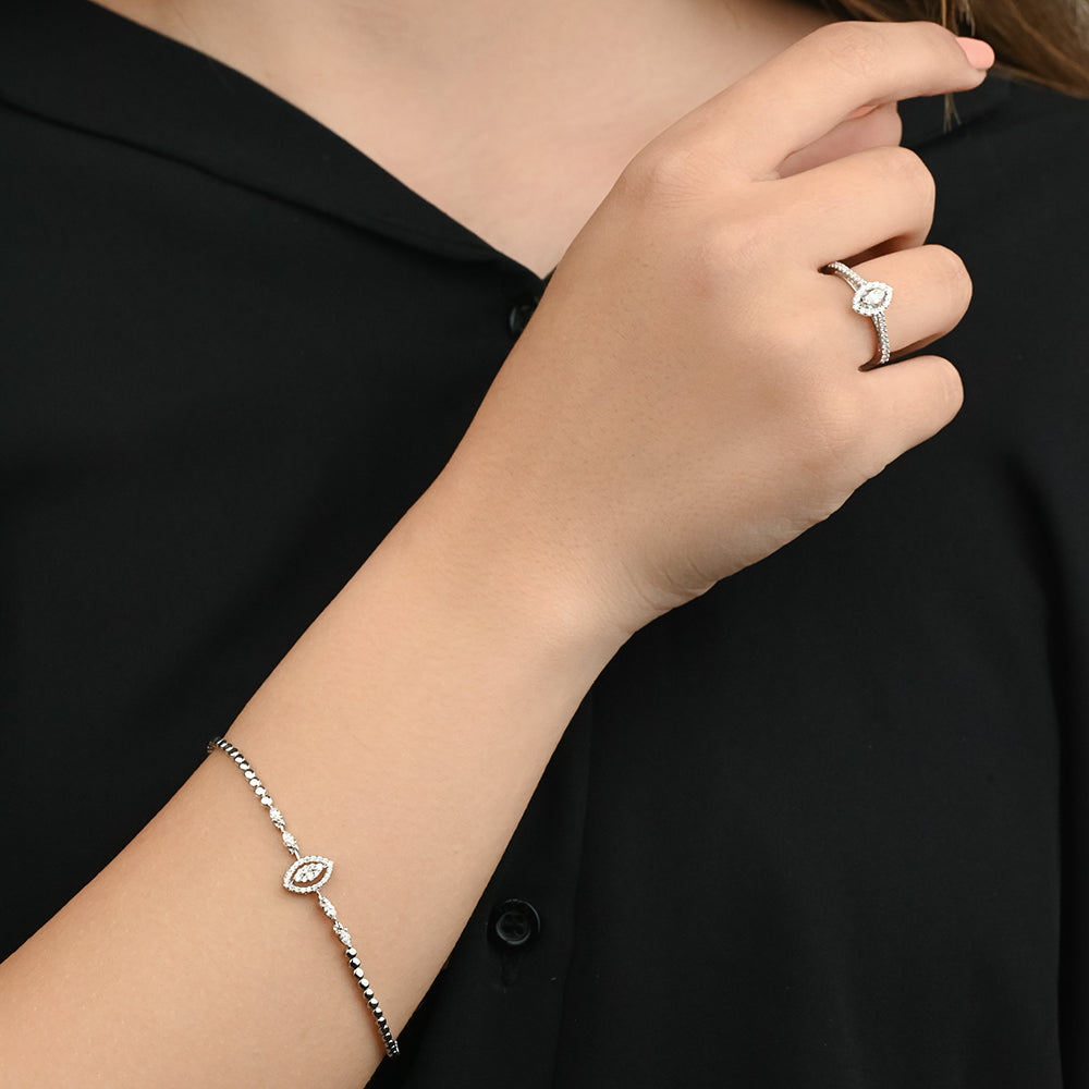 Oval Shapped Diamond Bracelet  in 18k White gold - S-X110B