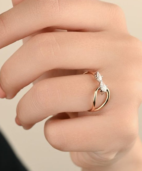 Elegant ring featuring two Marquise - cut diamonds - S-R318XD