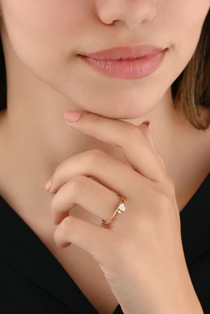 Elegant ring with dual bands and a central square stone - S-R339X