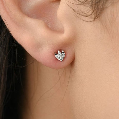 a-dog-foot-stud-in-18k-white-gold-s-x013e-Siran-By-Iram-Jewelry