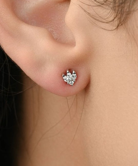 a-dog-foot-stud-in-18k-white-gold-s-x013e-Siran-By-Iram-Jewelry