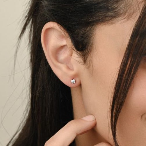 Butterfly shape stud in 18k White gold - S-X024E