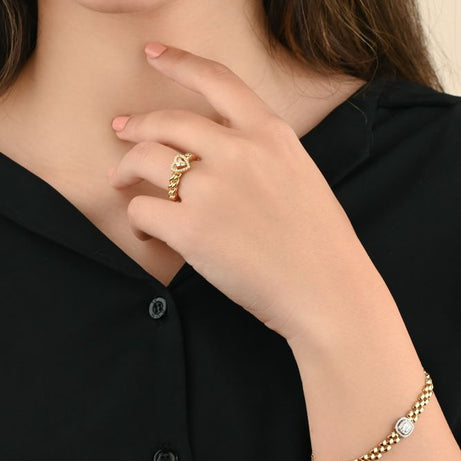 Unique gold bracelet with distinct round center diamond - S-X107B