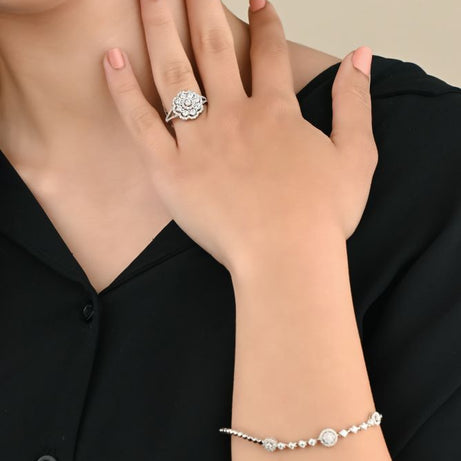 Shinny gold bracelet with 3 distinct round center diamond - S-X111B