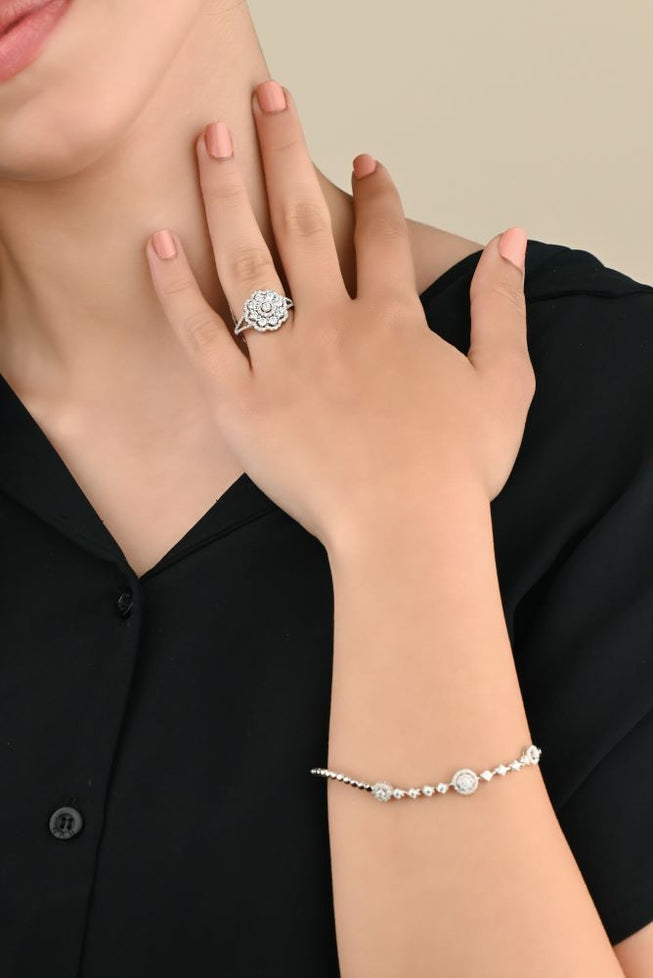 Shinny gold bracelet with 3 distinct round center diamond - S-X111B