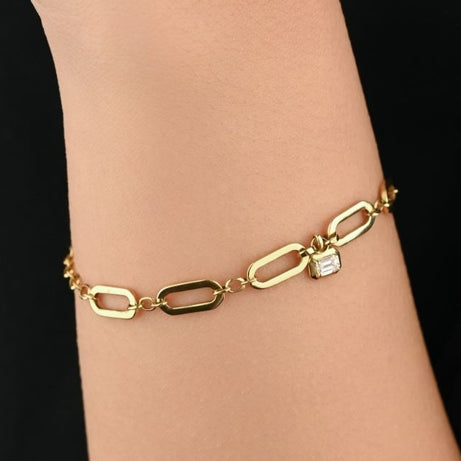 18K Yellow Gold Unique bracelet with distinct center diamond - S-X118B