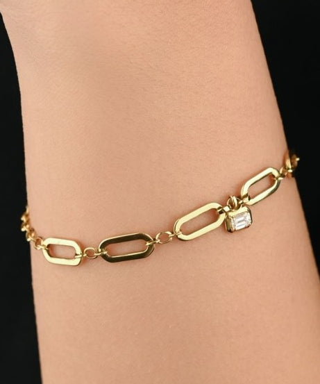 18K Yellow Gold Unique bracelet with distinct center diamond - S-X118B