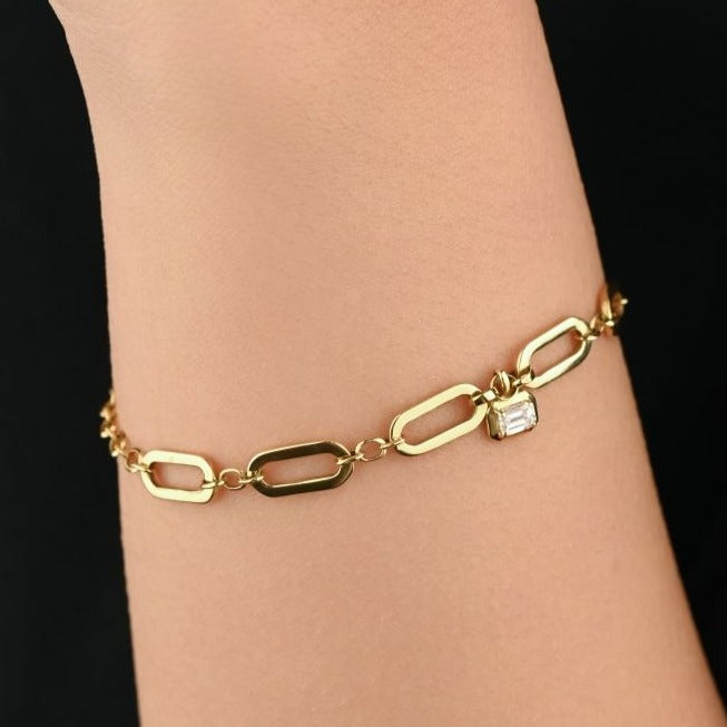 Unique gold bracelet with distinct center diamond - S-X118B