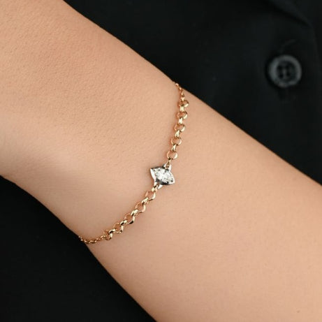 Classic gold bracelet with a Marquise cut centerpiece in 18K Rose Gold - S-X120B