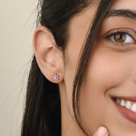 Flower diamond stud in 18k white gold - S-X64E