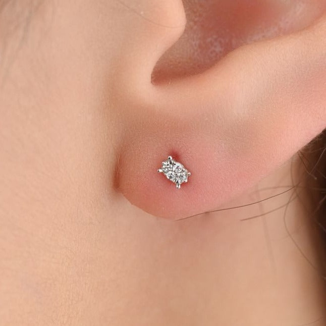 A different Stud with a wonderful sparkle In 18k White gold - S-X65E