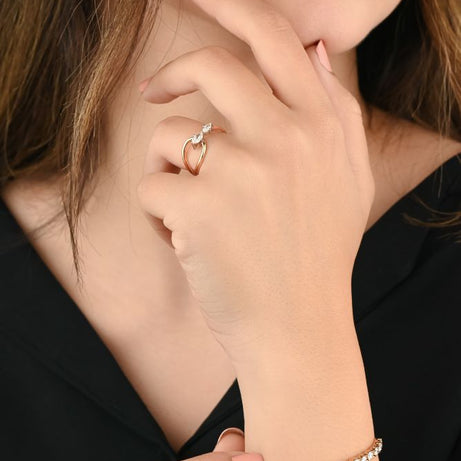 Elegant ring featuring two Marquise - cut diamonds - S-R318XD