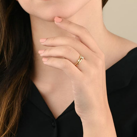 18K Yellow Gold Unique bracelet with distinct center diamond - S-X118B