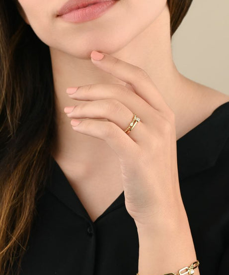 18K Yellow Gold Unique bracelet with distinct center diamond - S-X118B